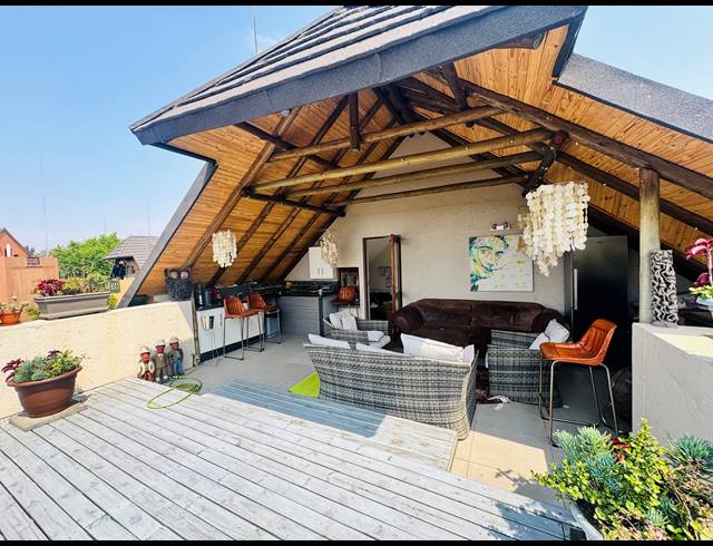 2 BEDROOM FLAT FOR SALE IN PINESLOPES